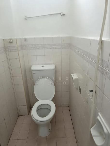 1.5-storey Terraced House for Sale in Taman Molek (Johor Bahru) - Jameson Choo - Bathroom - PropertyGuru.com.my