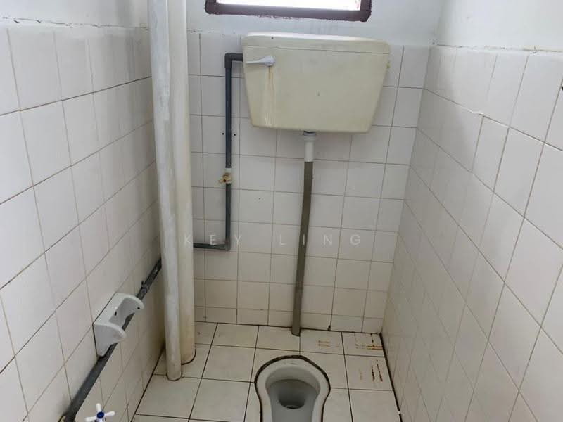 Apartment for Sale at Pangsapuri Damai - Key Ling - Bathroom - PropertyGuru.com.my