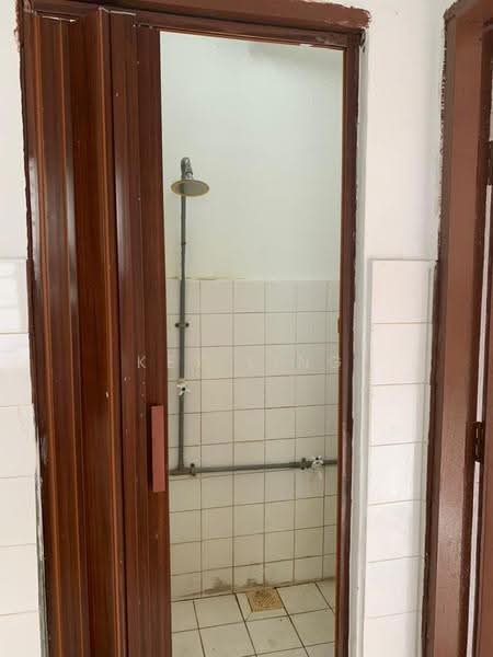 Apartment for Sale at Pangsapuri Damai - Key Ling - Bathroom - PropertyGuru.com.my