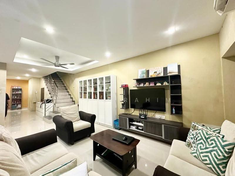 1.5-storey Terraced House for Sale in Taman Permata (Ulu Kelang) - Azli Ibrahim - Living Room - PropertyGuru.com.my
