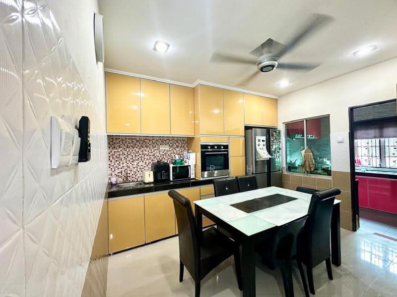 1.5-storey Terraced House for Sale in Taman Permata (Ulu Kelang) - Azli Ibrahim - Kitchen - PropertyGuru.com.my