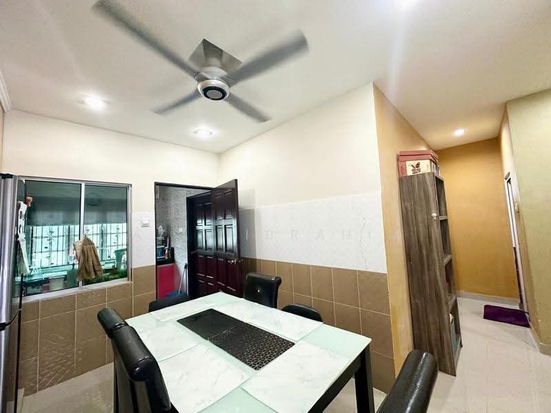 1.5-storey Terraced House for Sale in Taman Permata (Ulu Kelang) - Azli Ibrahim - Dining Room - PropertyGuru.com.my