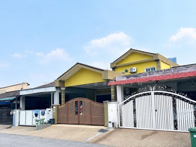 1.5-storey Terraced House for Sale in Taman Permata (Ulu Kelang) - Azli Ibrahim - Exterior - PropertyGuru.com.my