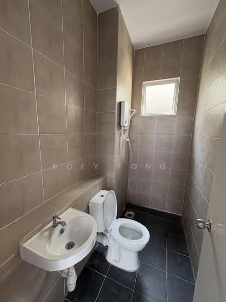 Pangsapuri untuk Disewa di Seri Topaz - Boey Fong - Bathroom - PropertyGuru.com.my