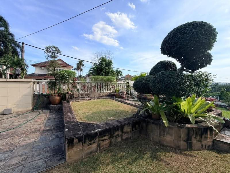 Bungalow House for Sale in Taman Sri Hijau (Rawang) - SK Luk - Garden - PropertyGuru.com.my