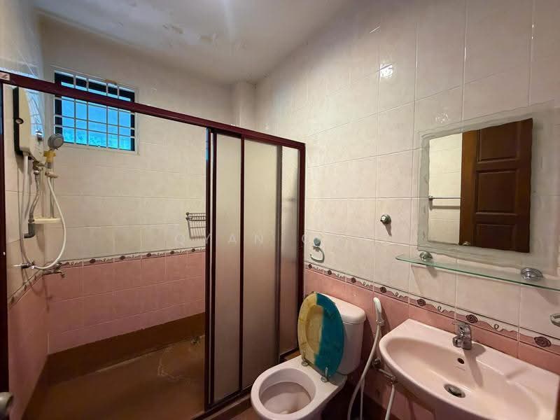 Bungalow House for Sale in Island Glades (Jelutong) - Qyan Goh - Bathroom - PropertyGuru.com.my
