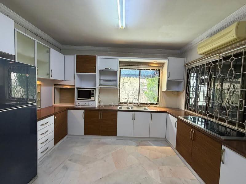 Bungalow House for Sale in Island Glades (Jelutong) - Qyan Goh - Kitchen - PropertyGuru.com.my