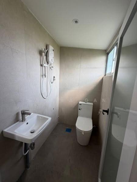Rumah Berkembar untuk Disewa di Taman Stulang Laut (Johor Bahru) - Sandra Gan - Bathroom - PropertyGuru.com.my