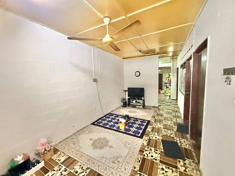 1-storey Terraced House for Sale in Petaling Jaya (Selangor) - Azli Ibrahim - Living Room - PropertyGuru.com.my