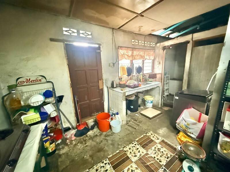 1-storey Terraced House for Sale in Petaling Jaya (Selangor) - Azli Ibrahim - Kitchen - PropertyGuru.com.my