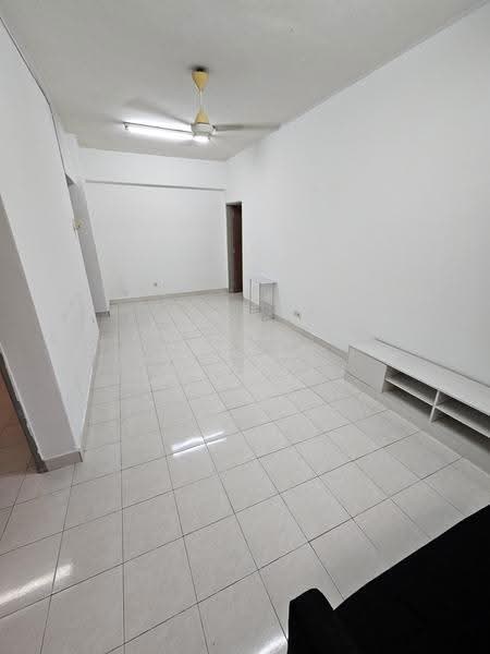 Pangsapuri untuk Dijual di Seri Ixora Apartment - Syafiq Razali - Living Room - PropertyGuru.com.my