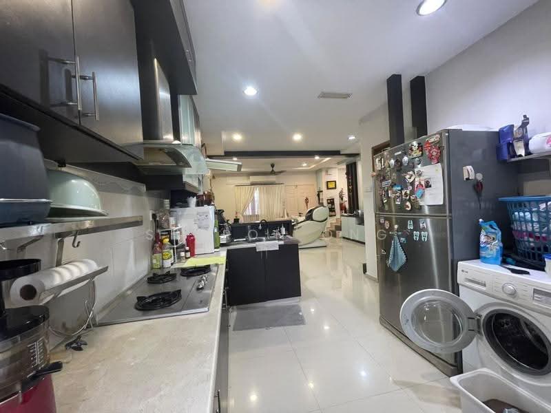 Rumah Teres 2-Tingkat untuk Dijual di Taman Setia Indah (Tebrau) - Sharon Ong - Kitchen - PropertyGuru.com.my