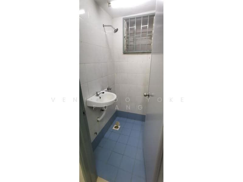 Rumah Flat untuk Disewa di Seroja - Veni Foo Yoke Fuang - Bathroom - PropertyGuru.com.my