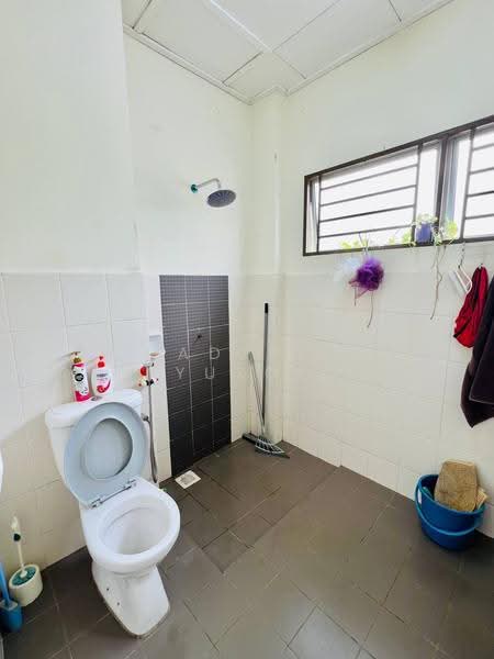 Rumah Teres 2-Tingkat untuk Dijual di Alam Suria (Puncak Alam) - HADZRIN YUSOF - Bathroom - PropertyGuru.com.my