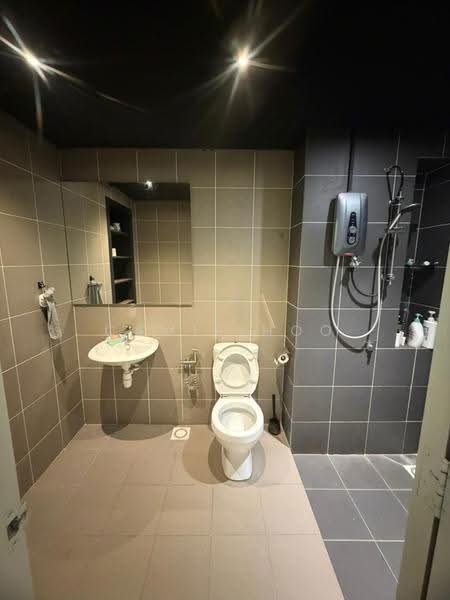 Condominium for Rent at Residensi Bukit Palma 1 (Palm Hill Residence 1) - Camie Hoo - Bathroom - PropertyGuru.com.my