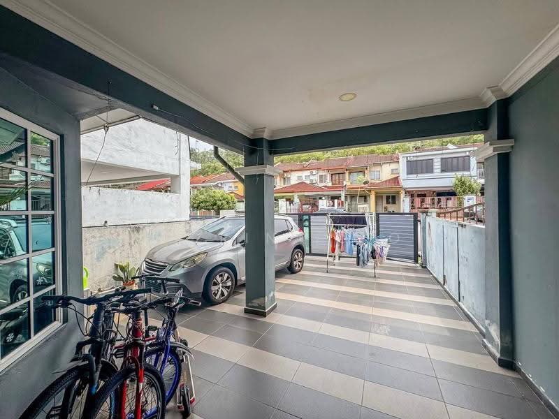 2-storey Terraced House for Sale in Bandar Putra Permai (Seri Kembangan) - HADZRIN YUSOF - Exterior - PropertyGuru.com.my