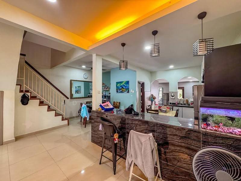 2-storey Terraced House for Sale in Bandar Putra Permai (Seri Kembangan) - HADZRIN YUSOF - Living Room - PropertyGuru.com.my