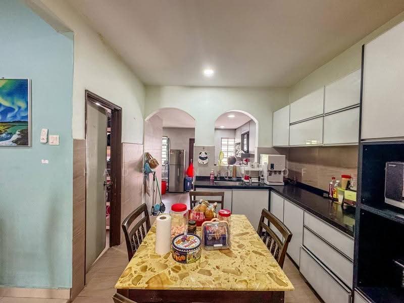 2-storey Terraced House for Sale in Bandar Putra Permai (Seri Kembangan) - HADZRIN YUSOF - Kitchen - PropertyGuru.com.my