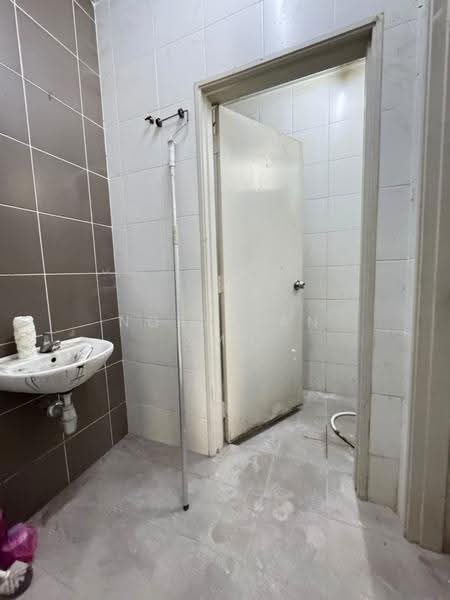 Shop / Office for Rent in Bukit Jelutong (Shah Alam) - Norafian SMH - Bathroom - PropertyGuru.com.my