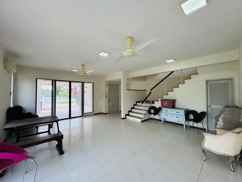 2-storey Terraced House for Sale in Cahaya Spk (Shah Alam) - Fazri Omar - Living Room - PropertyGuru.com.my