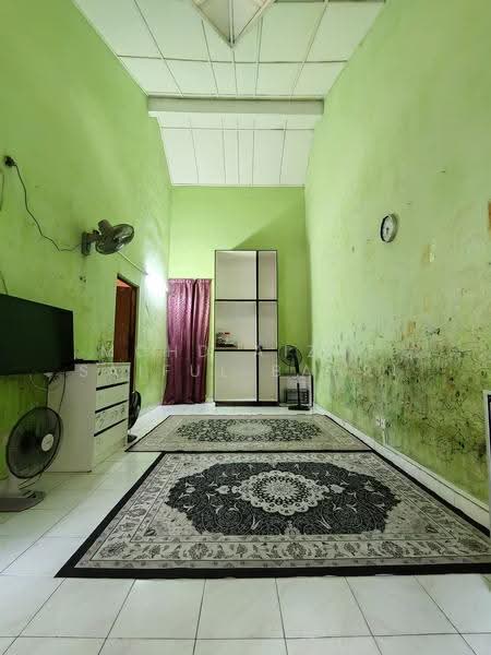 Rumah Teres 1-Tingkat untuk Dijual di Taman Langat Jaya (Bangi) - Mohd Aizat Saiful Bahri - Living Room - PropertyGuru.com.my