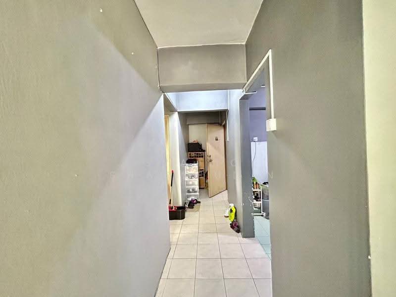 Apartment for Sale at Pusat Komersial Seksyen 7 - Syafiq Sharifudin - Corridor - PropertyGuru.com.my