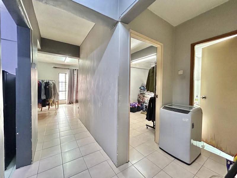 Apartment for Sale at Pusat Komersial Seksyen 7 - Syafiq Sharifudin - Corridor - PropertyGuru.com.my