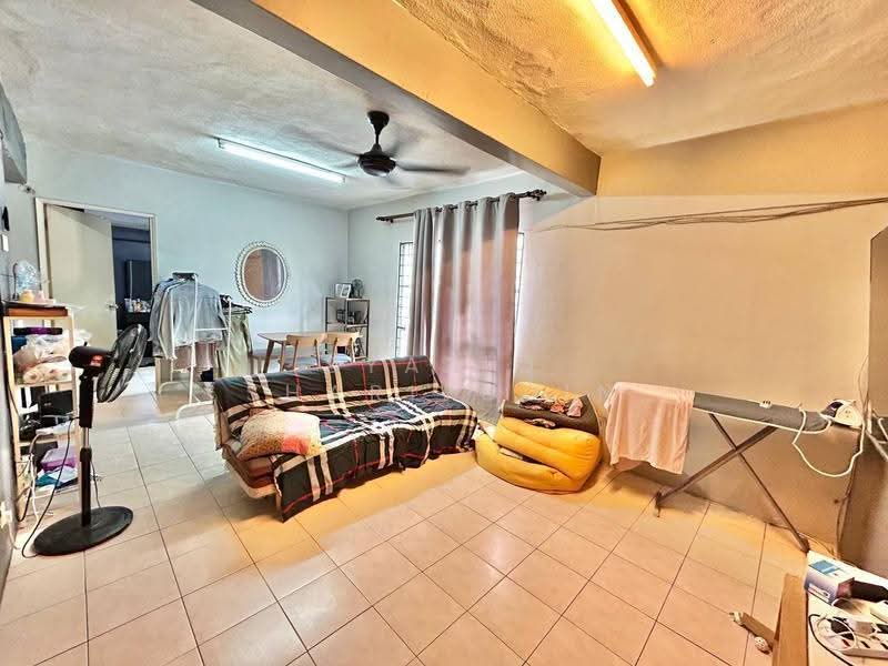 Apartment for Sale at Pusat Komersial Seksyen 7 - Syafiq Sharifudin - Living Room - PropertyGuru.com.my