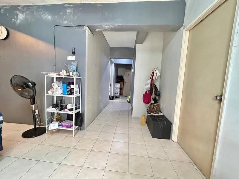 Apartment for Sale at Pusat Komersial Seksyen 7 - Syafiq Sharifudin - Corridor - PropertyGuru.com.my