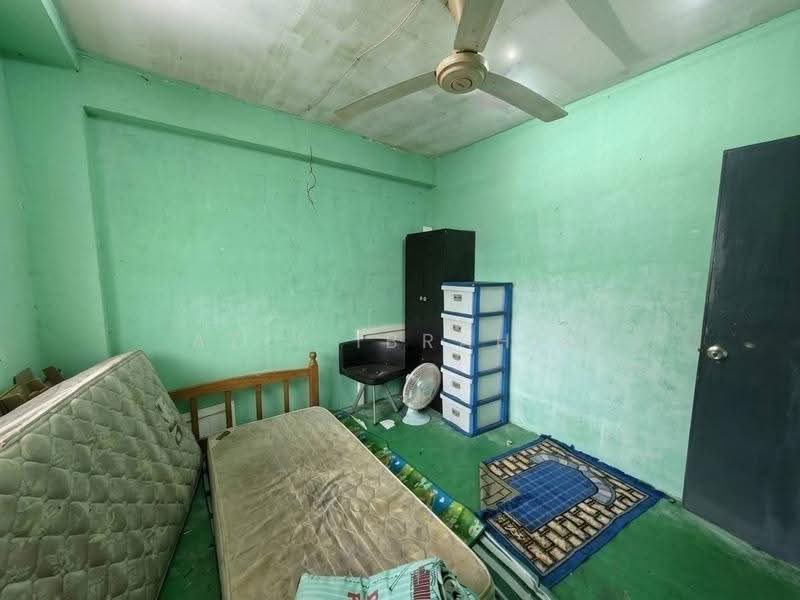 Rumah Flat untuk Dijual di Seksyen 1 Wangsa Maju Flat - Azli Ibrahim - Bedroom - PropertyGuru.com.my