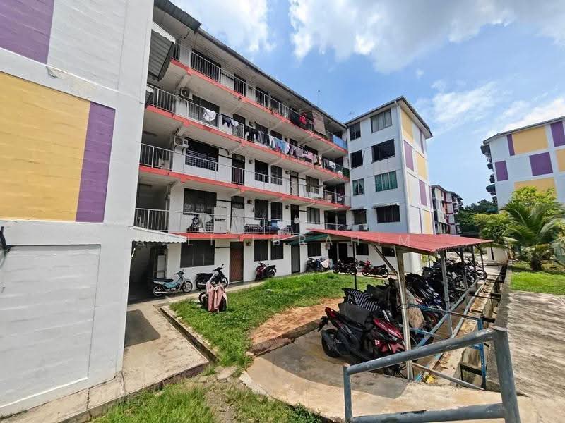 Rumah Flat untuk Dijual di Seksyen 1 Wangsa Maju Flat - Azli Ibrahim - Exterior - PropertyGuru.com.my
