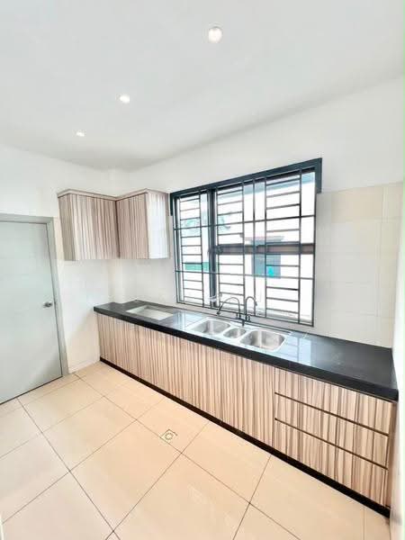 2-storey Terraced House for Sale in Bandar Dato Onn (Tebrau) - JAN AU - Kitchen - PropertyGuru.com.my