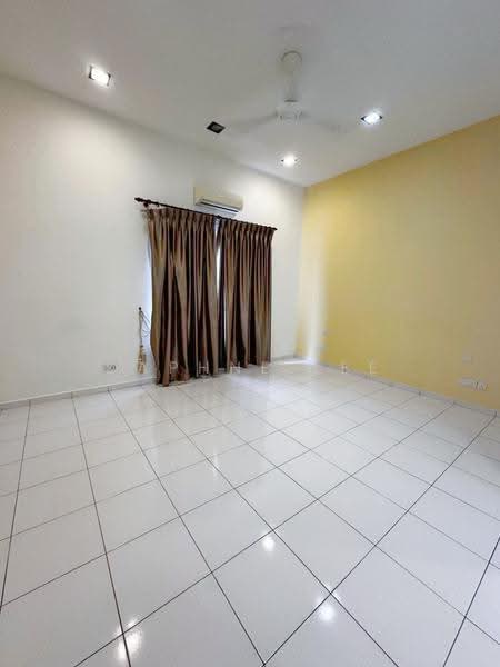 2-storey Terraced House for Rent in Taman Setia Indah (Tebrau) - Daphne Lee - Living Room - PropertyGuru.com.my