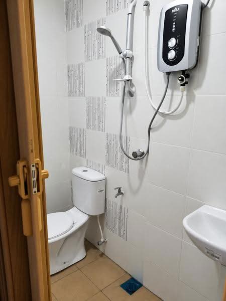 Apartment for Sale at Sky Garden Residences - Qazin Khoo - Bathroom - PropertyGuru.com.my