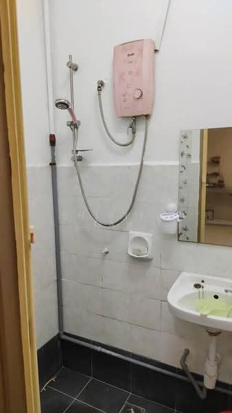 Pangsapuri untuk Dijual di Pangsapuri Lagoon Perdana - Shirley Tan - Bathroom - PropertyGuru.com.my