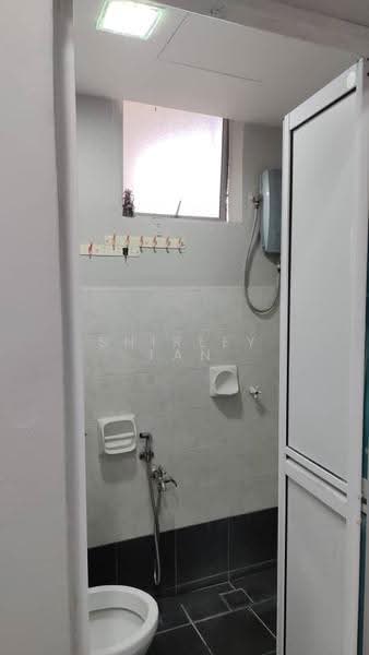 Pangsapuri untuk Dijual di Pangsapuri Lagoon Perdana - Shirley Tan - Bathroom - PropertyGuru.com.my