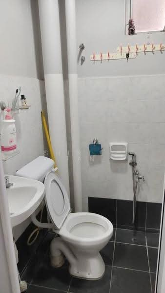 Pangsapuri untuk Dijual di Pangsapuri Lagoon Perdana - Shirley Tan - Bathroom - PropertyGuru.com.my