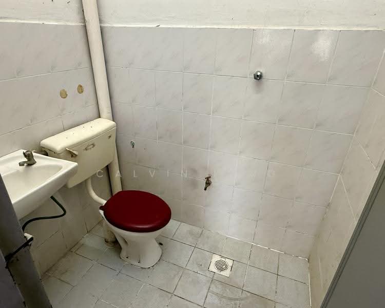 Rumah Teres 1-Tingkat untuk Dijual di Taman Desa Enggang (Sungai Petani) - Calvin Fong - Master bedroom attached bathroom - PropertyGuru.com.my