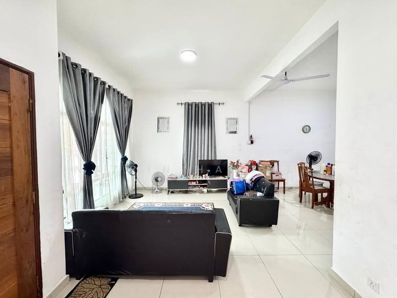 2-storey Terraced House for Sale in Seksyen 30 (Shah Alam) - Nazrin Hakimin - Living Room - PropertyGuru.com.my