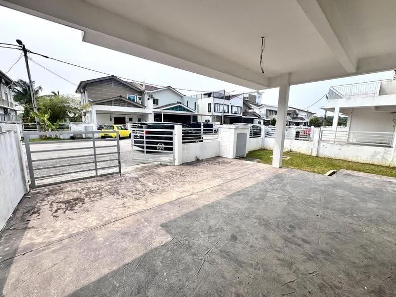 Semi-Detached House for Sale in Taman Desiran Bayu (Puchong) - Mohd Aizat Saiful Bahri - Exterior - PropertyGuru.com.my