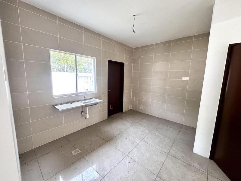 Semi-Detached House for Sale in Taman Desiran Bayu (Puchong) - Mohd Aizat Saiful Bahri - Kitchen - PropertyGuru.com.my