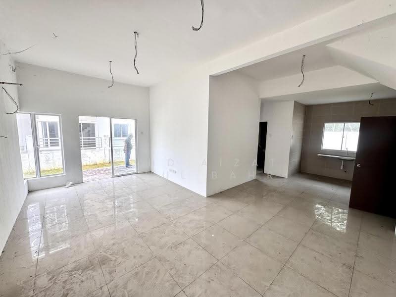 Semi-Detached House for Sale in Taman Desiran Bayu (Puchong) - Mohd Aizat Saiful Bahri - Living Room - PropertyGuru.com.my