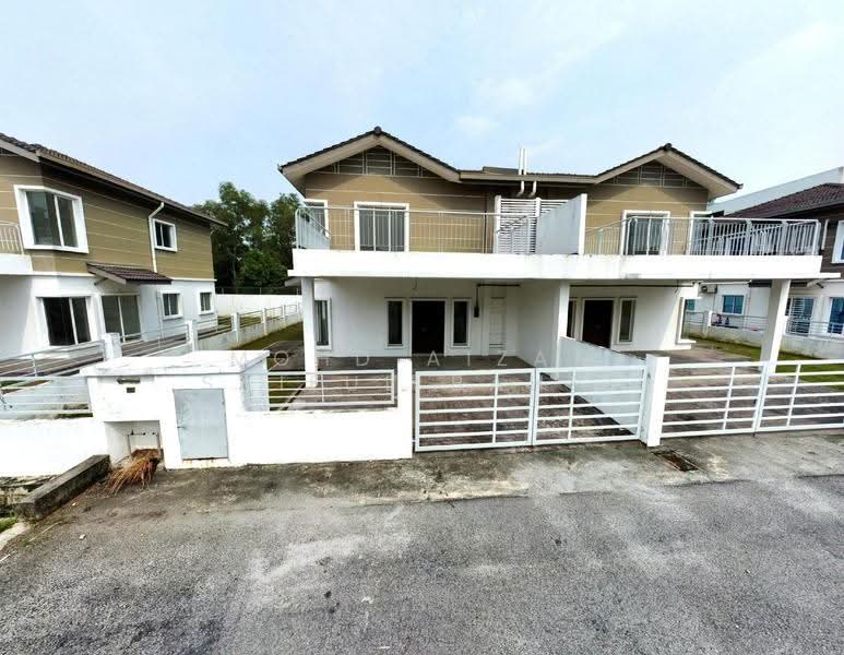 Semi-Detached House for Sale in Taman Desiran Bayu (Puchong) - Mohd Aizat Saiful Bahri - Exterior - PropertyGuru.com.my