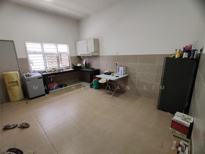 Townhouse for Rent in Bandar Saujana Putra (Tanjong Duabelas) - Matthew Ian Sim - Kitchen - PropertyGuru.com.my