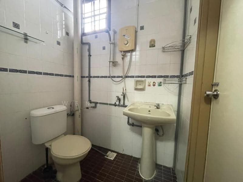 2-storey Terraced House for Sale in Taman Daya (Johor Bahru) - Wenting Lee - Bathroom - PropertyGuru.com.my