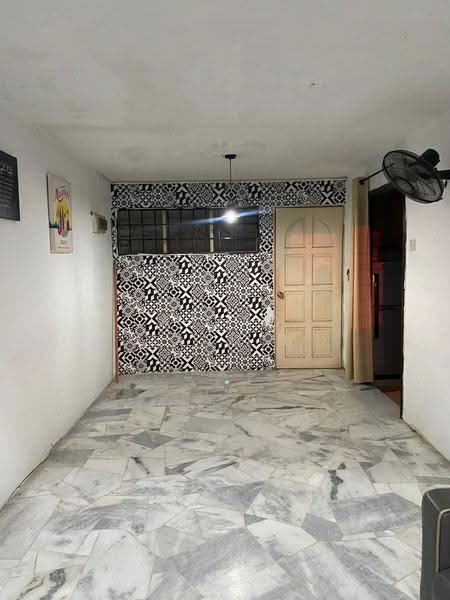 Pangsapuri untuk Dijual di Rose Apartment - Azzad Zarull - Living Room - PropertyGuru.com.my