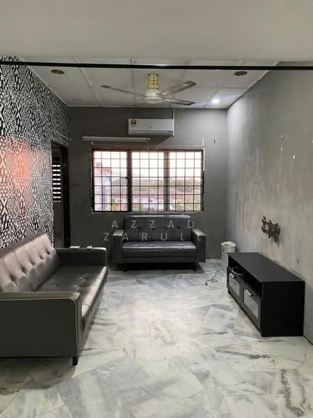 Pangsapuri untuk Dijual di Rose Apartment - Azzad Zarull - Living Room - PropertyGuru.com.my