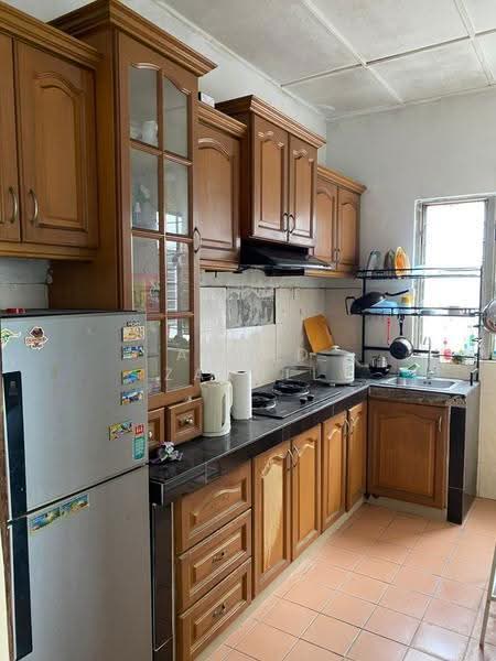 Pangsapuri untuk Dijual di Rose Apartment - Azzad Zarull - Kitchen - PropertyGuru.com.my