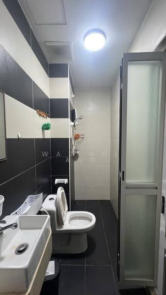 Kediaman Servis untuk Disewa di D'Secret Garden (Pangsapuri Kempas Indah) - Wallace Ang - Bathroom - PropertyGuru.com.my
