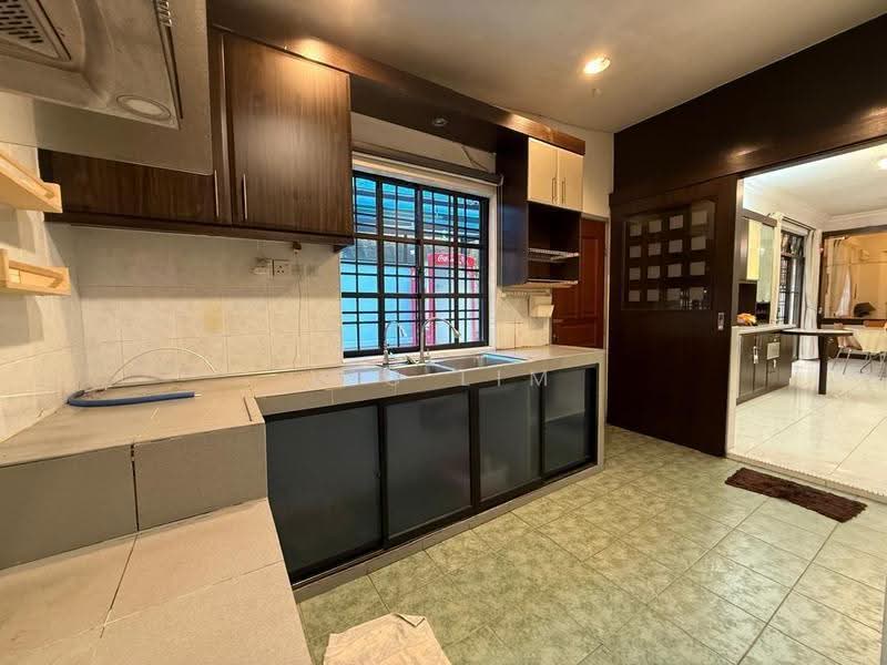 1.5-storey Terraced House for Sale in Taman Pelangi Indah (Ulu Tiram) - Vic Lim - Kitchen - PropertyGuru.com.my